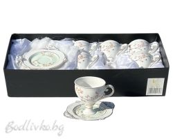 Елегантен порцеланов сервиз за кафе с нежни цветя.