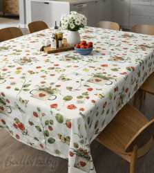 ПОКРИВКА ЗА МАСА, Ягоди, ХИДРОФОБИРАНА