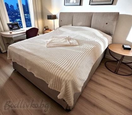 МЕКО ОДЕЯЛО,  200Х230СМ., С 2 БРОЯ КАЛЪФКИ 50Х70СМ., ЕКРЮ