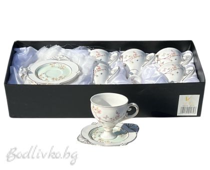 Елегантен порцеланов сервиз за кафе с нежни цветя.