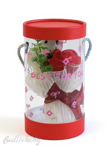 Светещо мече с роза в кутийка във формата на букет, 20см.