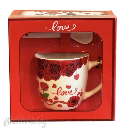 Порцеланова чаша с рози и надпис "Love"