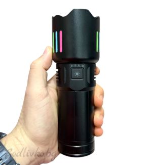 Супер мощен LED фенер с три акумулаторни батерии в луксозна кутия