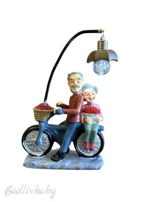Фигурка баба и дядо на колело , светеща лампичка, 17см.