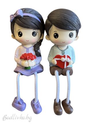 Комплект фигурки, момче и момиче с букет в лилаво, 17см.