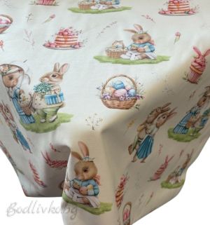 ПОКРИВКА ЗА МАСА,Зайчета на разходка, ХИДРОФОБИРАНА